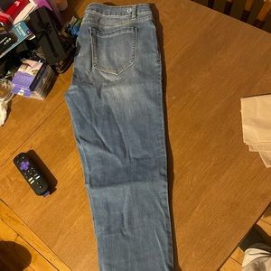 Kensie size 10 ragged hem jeans can be worn folded up or down